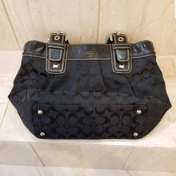 *Host Pick!!  Authentic Coach Hobo Bag* - Picture 4 of 11